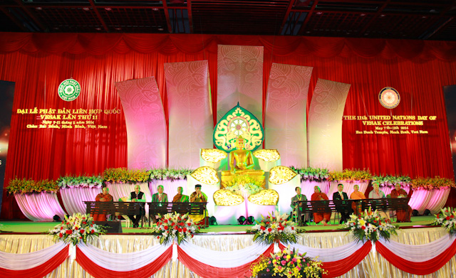 Vesak 2014: Sứ giả hòa bình qua thông điệp Vesak 2014