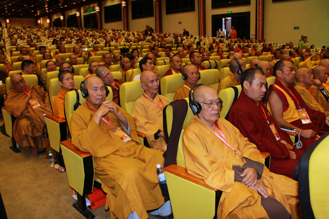 Vesak 2014: Sứ giả hòa bình qua thông điệp Vesak 2014