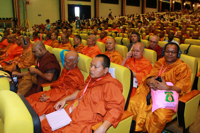 Vesak 2014: Sứ giả hòa bình qua thông điệp Vesak 2014