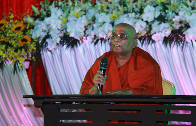 Vesak 2014: Sứ giả hòa bình qua thông điệp Vesak 2014