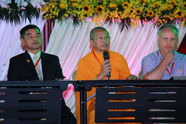 Vesak 2014: Sứ giả hòa bình qua thông điệp Vesak 2014