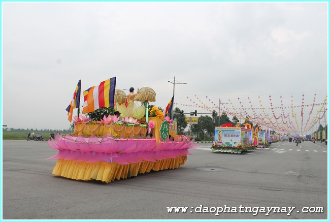 Chùm ảnh: Bình Dương chính thức khai mạc đại lễ Phật đản 2558