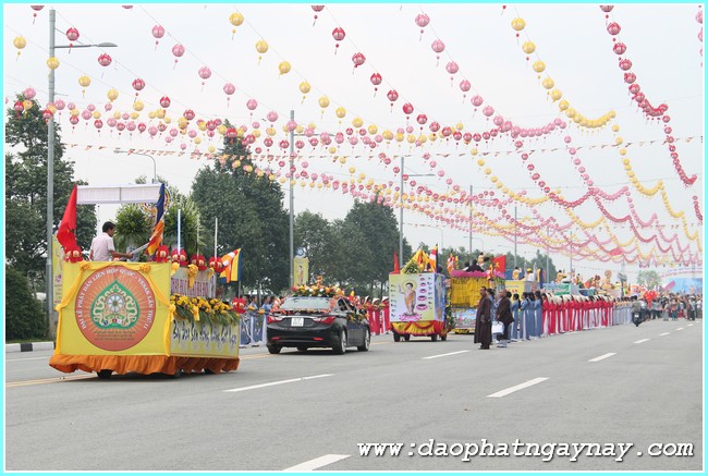 Chùm ảnh: Bình Dương chính thức khai mạc đại lễ Phật đản 2558
