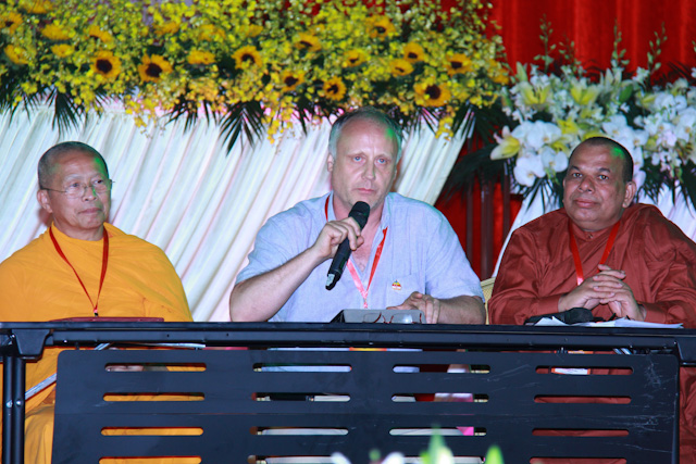 Vesak 2014: Sứ giả hòa bình qua thông điệp Vesak 2014