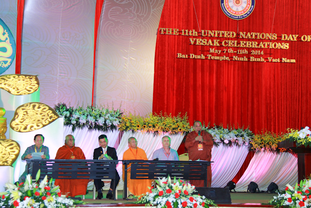Vesak 2014: Sứ giả hòa bình qua thông điệp Vesak 2014