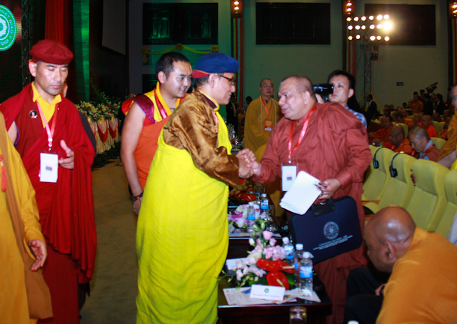 Vesak 2014: Sứ giả hòa bình qua thông điệp Vesak 2014