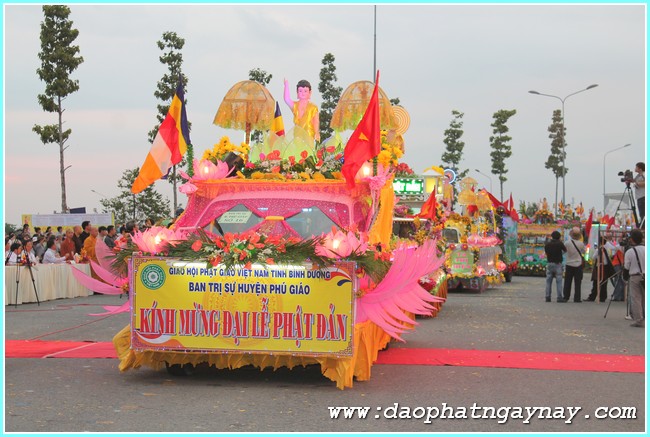 Chùm ảnh: Bình Dương chính thức khai mạc đại lễ Phật đản 2558