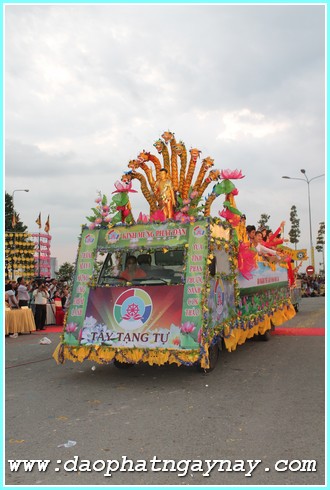 Chùm ảnh: Bình Dương chính thức khai mạc đại lễ Phật đản 2558