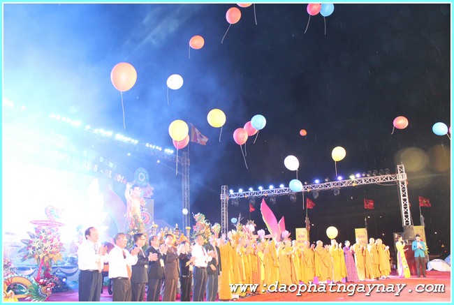 Chùm ảnh: Bình Dương chính thức khai mạc đại lễ Phật đản 2558
