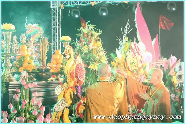 Chùm ảnh: Bình Dương chính thức khai mạc đại lễ Phật đản 2558