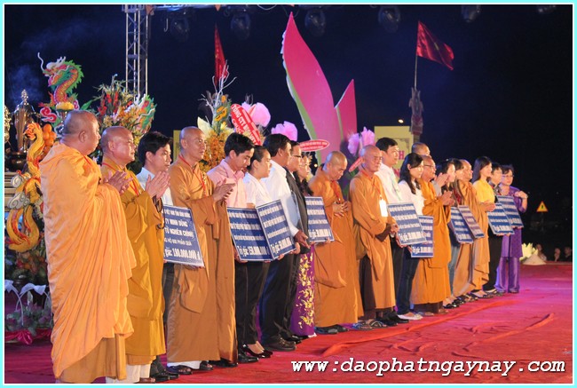 Chùm ảnh: Bình Dương chính thức khai mạc đại lễ Phật đản 2558