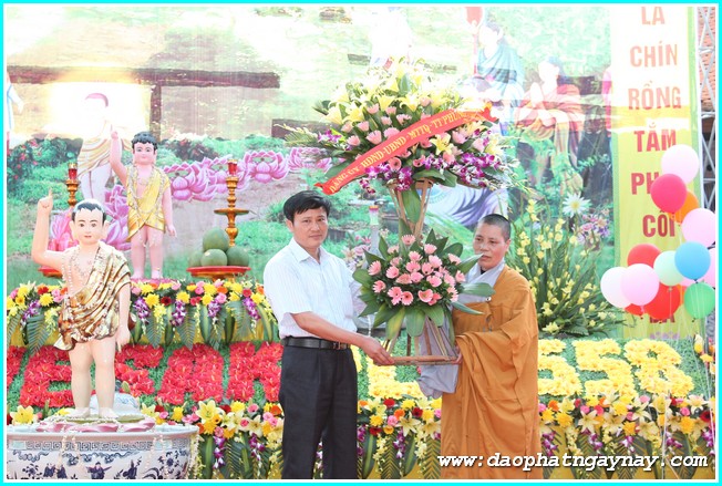 Hà Nội: GHPGVN Huyện Đan Phượng chào mừng Đại Lễ Phật Đản 2558