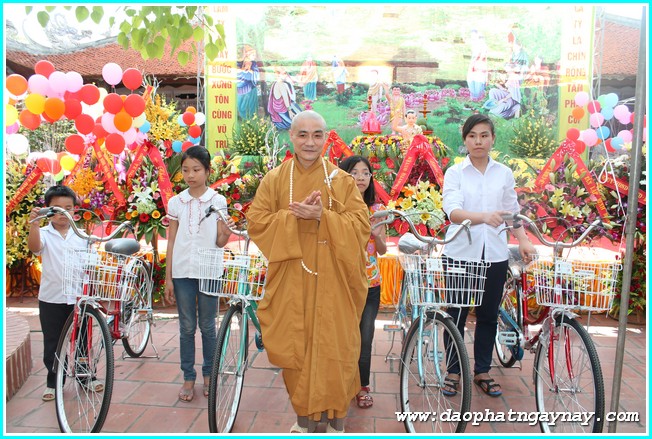 Hà Nội: GHPGVN Huyện Đan Phượng chào mừng Đại Lễ Phật Đản 2558