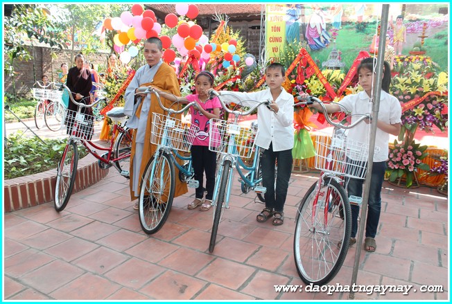 Hà Nội: GHPGVN Huyện Đan Phượng chào mừng Đại Lễ Phật Đản 2558