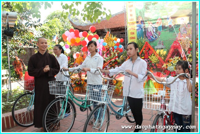 Hà Nội: GHPGVN Huyện Đan Phượng chào mừng Đại Lễ Phật Đản 2558