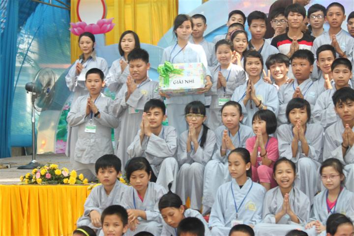 Chùm Ảnh Tổng Hợp Khóa Tu Nụ Thương Sen Hồng Chùa Từ Xuyên