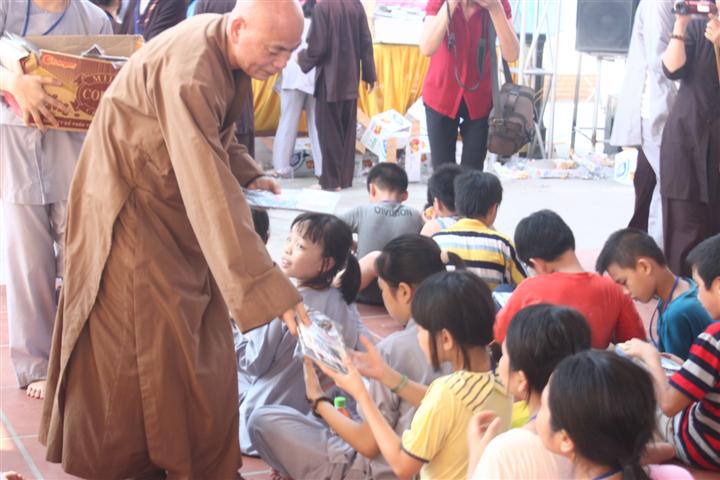 Chùm Ảnh Tổng Hợp Khóa Tu Nụ Thương Sen Hồng Chùa Từ Xuyên