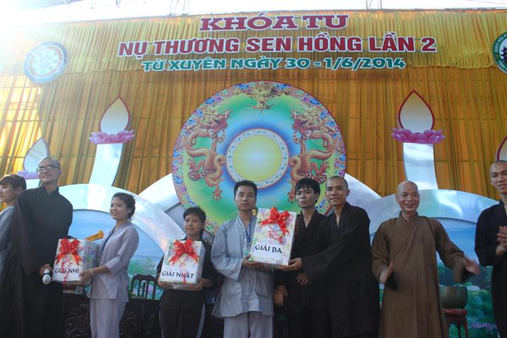 Chùm Ảnh Tổng Hợp Khóa Tu Nụ Thương Sen Hồng Chùa Từ Xuyên