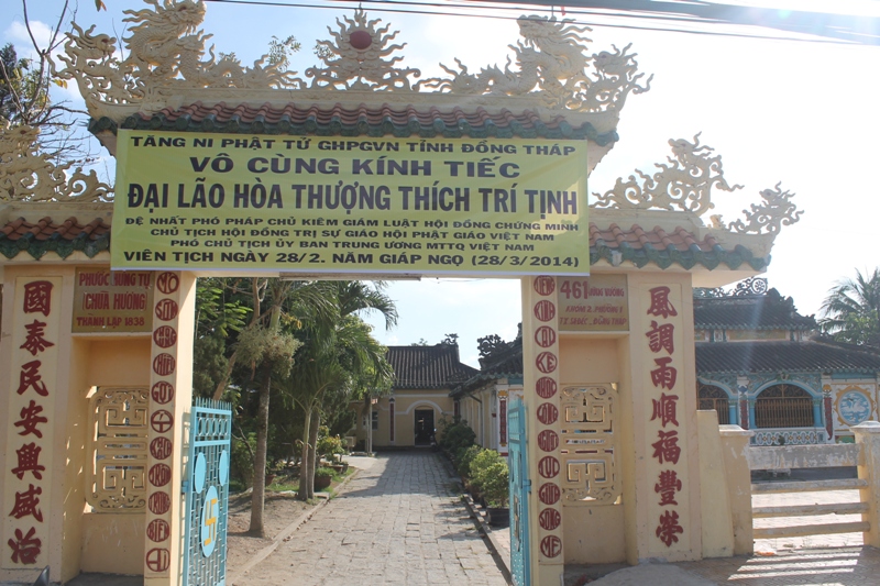 Đồng Tháp: 200 Ngôi Tự Viện Treo Cờ Rủ Và Biểu Ngữ Tang Lễ