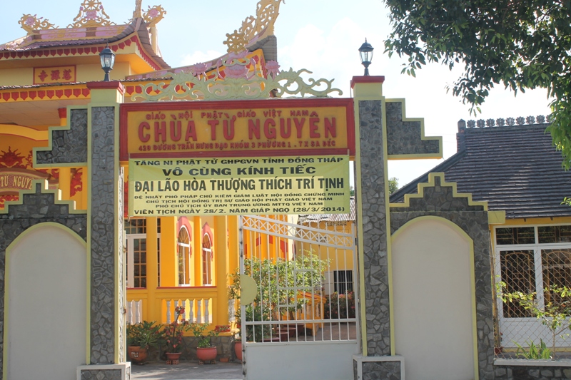 Đồng Tháp: 200 Ngôi Tự Viện Treo Cờ Rủ Và Biểu Ngữ Tang Lễ