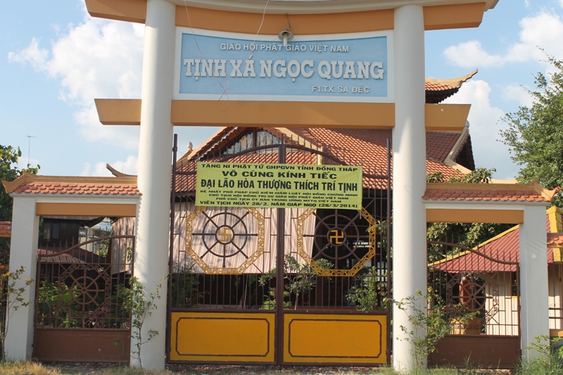 Đồng Tháp: 200 Ngôi Tự Viện Treo Cờ Rủ Và Biểu Ngữ Tang Lễ