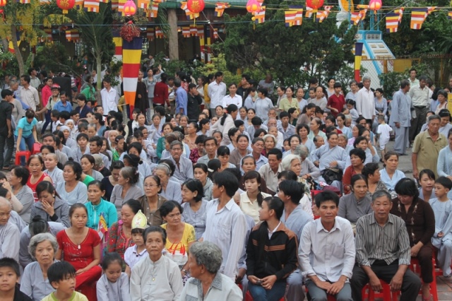 Đồng Tháp: Diễu Hành Xe Hoa và Văn Nghệ Phật Đản