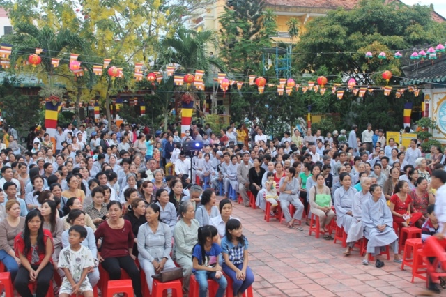 Đồng Tháp: Diễu Hành Xe Hoa và Văn Nghệ Phật Đản