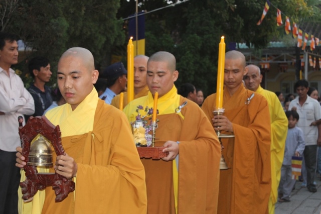 Đồng Tháp: Diễu Hành Xe Hoa và Văn Nghệ Phật Đản