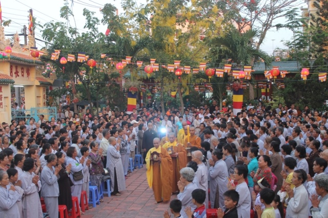 Đồng Tháp: Diễu Hành Xe Hoa và Văn Nghệ Phật Đản