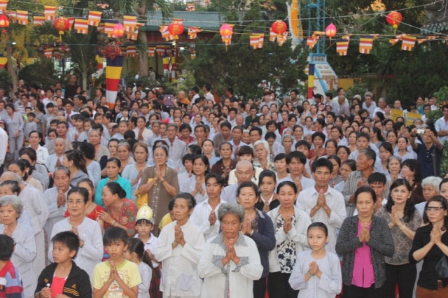 Đồng Tháp: Diễu Hành Xe Hoa và Văn Nghệ Phật Đản