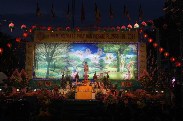Đồng Tháp: Diễu Hành Xe Hoa và Văn Nghệ Phật Đản