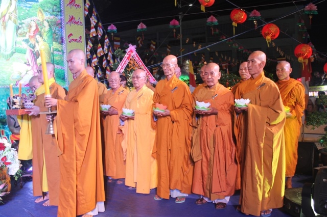 Đồng Tháp: Diễu Hành Xe Hoa và Văn Nghệ Phật Đản