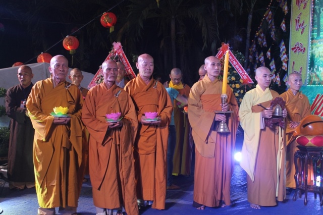 Đồng Tháp: Diễu Hành Xe Hoa và Văn Nghệ Phật Đản