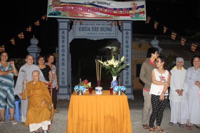 Đồng Tháp: Diễu Hành Xe Hoa và Văn Nghệ Phật Đản