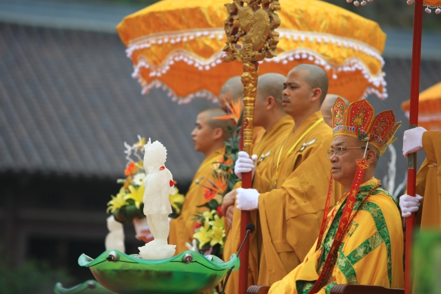 Vesak 2014: Chùm ảnh không khí hân hoan chào mừng Vesak 2014