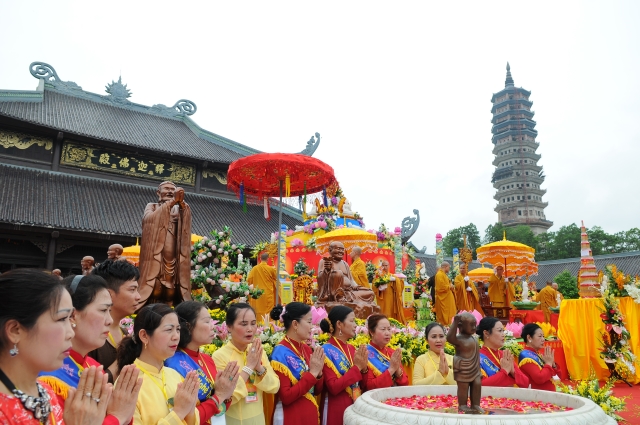 Vesak 2014: Chùm ảnh không khí hân hoan chào mừng Vesak 2014
