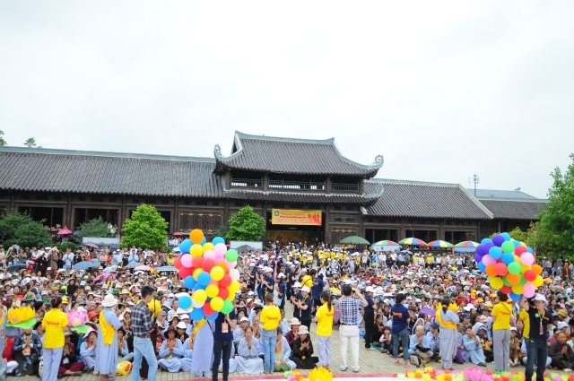 Vesak 2014: Chùm ảnh không khí hân hoan chào mừng Vesak 2014