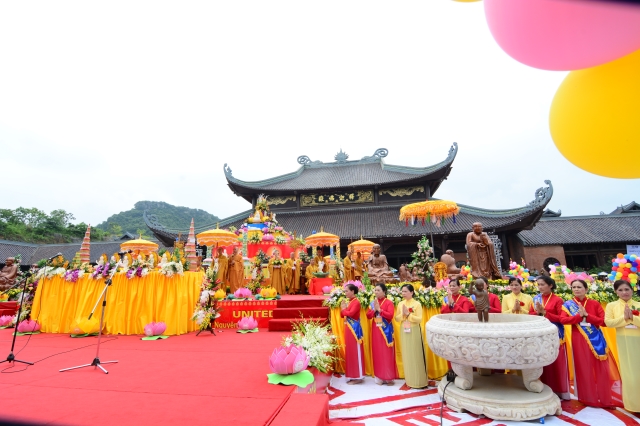 Vesak 2014: Chùm ảnh không khí hân hoan chào mừng Vesak 2014
