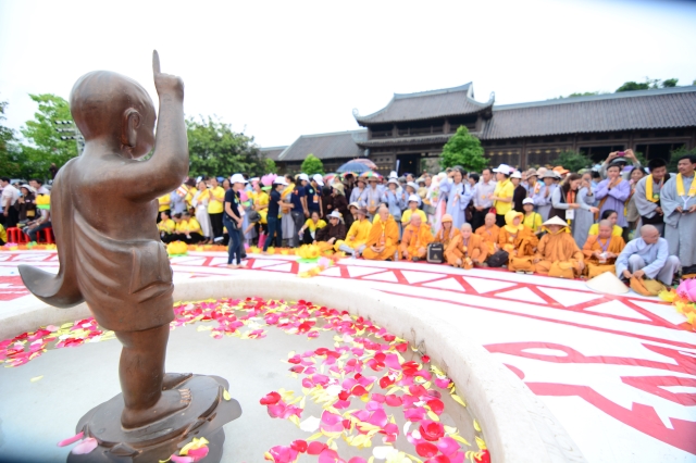Vesak 2014: Chùm ảnh không khí hân hoan chào mừng Vesak 2014
