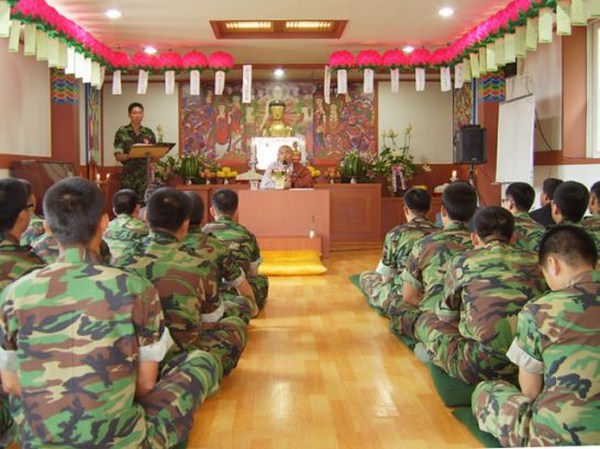 Hàn Quốc: Chùm ảnh Quân nhân Phật tử Hàn Quốc kính mừng ngày Phật Đản PL. 2558