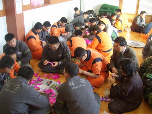 Hàn Quốc: Chùm ảnh Quân nhân Phật tử Hàn Quốc kính mừng ngày Phật Đản PL. 2558