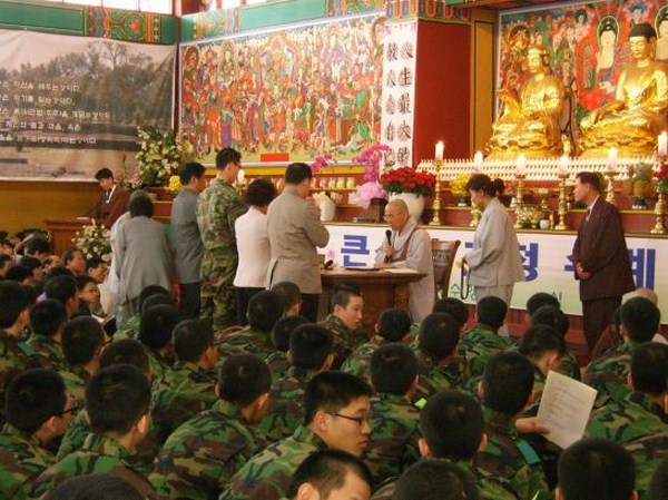 Hàn Quốc: Chùm ảnh Quân nhân Phật tử Hàn Quốc kính mừng ngày Phật Đản PL. 2558