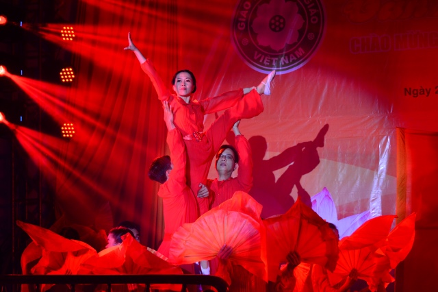 TP.HCM: Hoành tráng đêm chung kết văn nghệ chào mừng đại lễ Vesak 2014