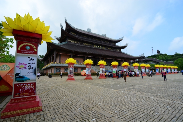 Ninh Bình: Không khí náo nhiệt của Vesak đã về chùa Bái Đính