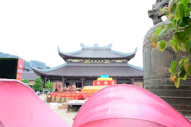 Ninh Bình: Không khí náo nhiệt của Vesak đã về chùa Bái Đính