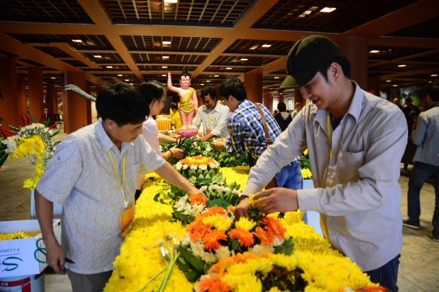 Ninh Bình: Không khí náo nhiệt của Vesak đã về chùa Bái Đính