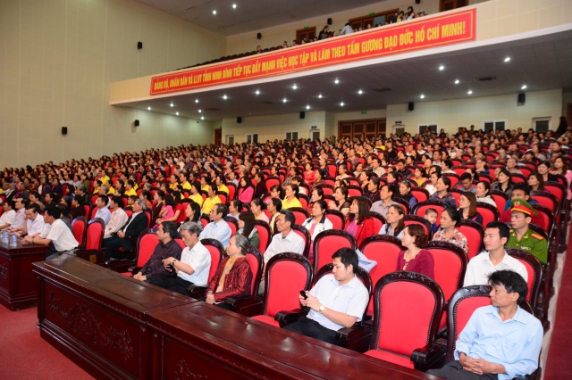 Ninh Bình: Hơn 2000 người xem phim Cuộc Đời Đức Phật tại Trung Tâm Hội Nghị Ninh Bình