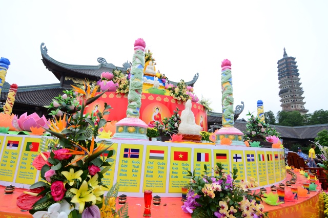 Vesak 2014: Chùm ảnh không khí hân hoan chào mừng Vesak 2014