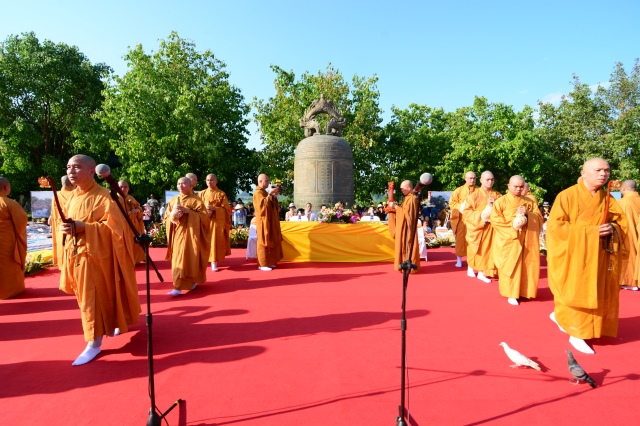 Vesak 2014: Trang nghiêm đàn tràng cầu nguyện thế giới hòa bình