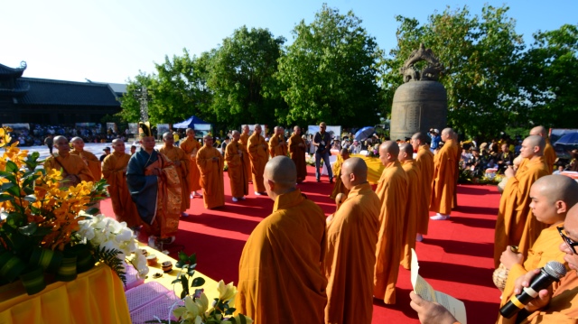 Vesak 2014: Trang nghiêm đàn tràng cầu nguyện thế giới hòa bình